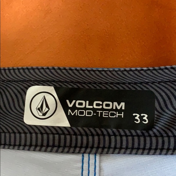 Volcom Mod-Tech Shorts NWT - Picture 3 of 4